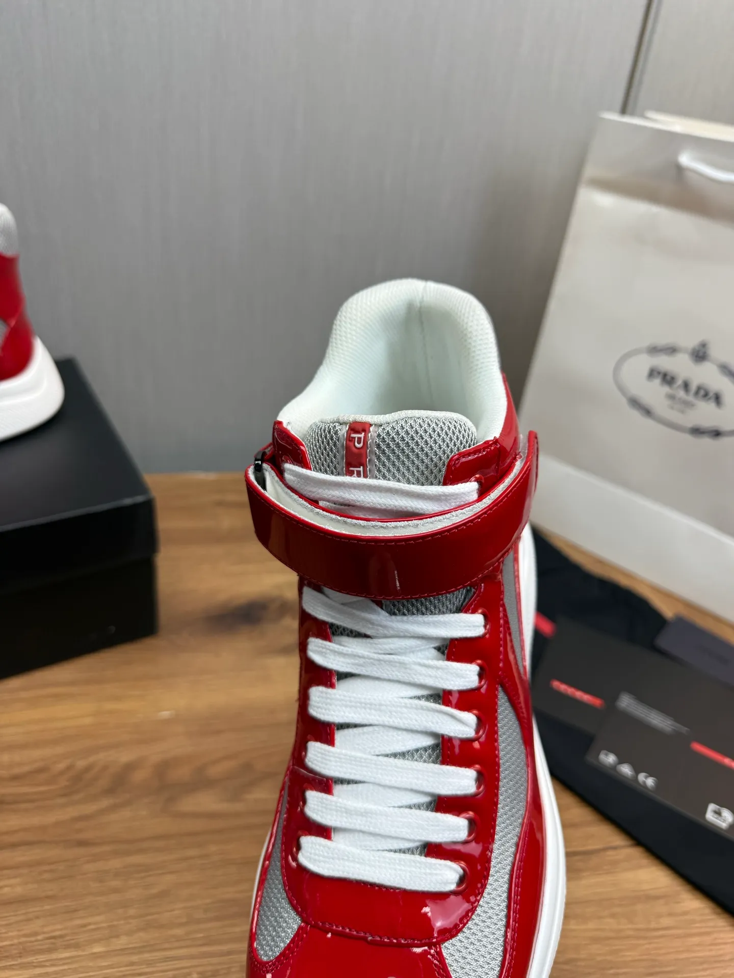 Men's shoes 700💰 [PRADA] Hot selling items🔥Must be recommended every day~~ Official website synchronized, 1:1 high quality shipments✔️ Imported cowhide fabric, cowhide lining, original bottom, high-end airplane box packaging🎁 38-45 (38.45 custom-made, non-refundable)